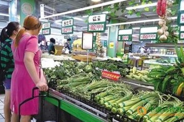 湖北恩施：蔬菜大量上市 價格走低 ()